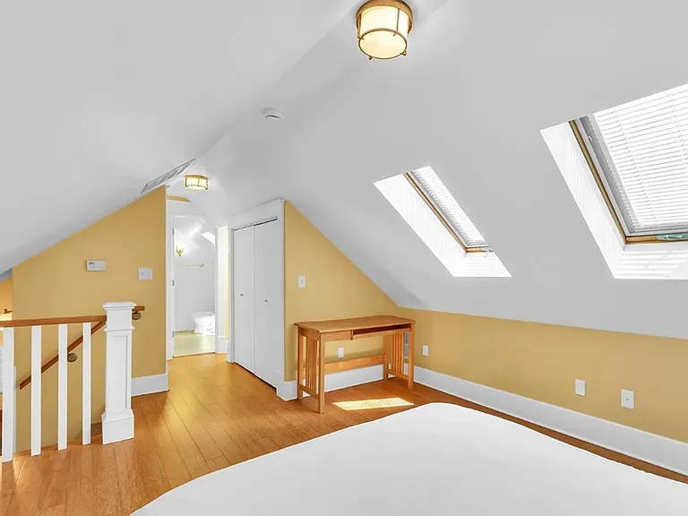 702 W Indiana Ave — Photo 16