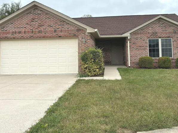 35 Cedarwood Dr, Greencastle, IN 46135