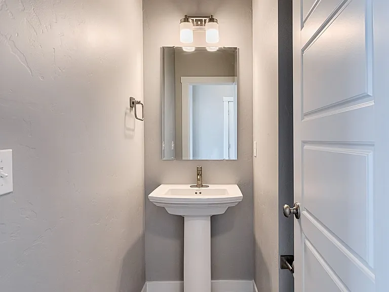 4346 N Nemea Ave — Photo 7