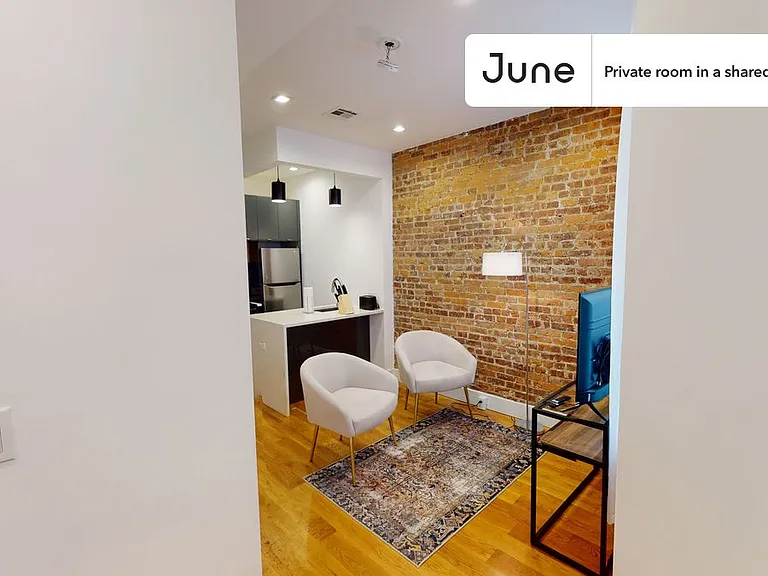 679 Halsey St #B — Photo 8