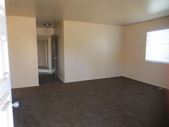 Master bedroom. Plus Very large walk-in closet, bathroom and separate dressing area. Plenty of windows offer fresh lighting.