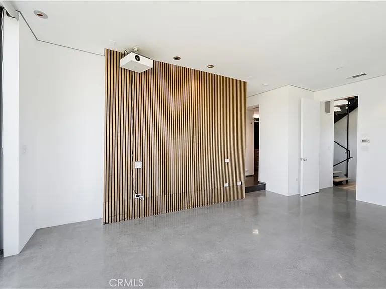 404 Grand Blvd — Photo 24