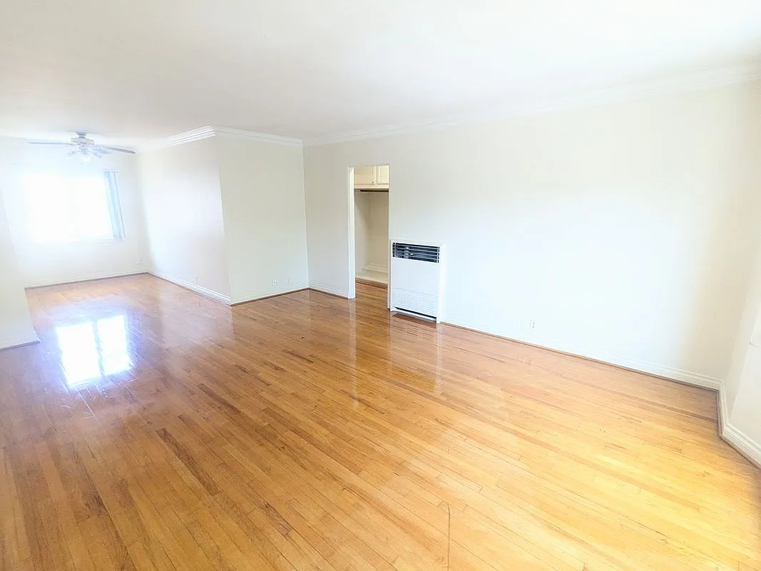1 bed, 1.0 bath, 700 sqft, $2,095 — Photo 2