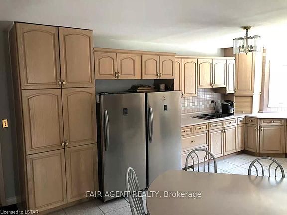 5th image of 810 Laforest Rd