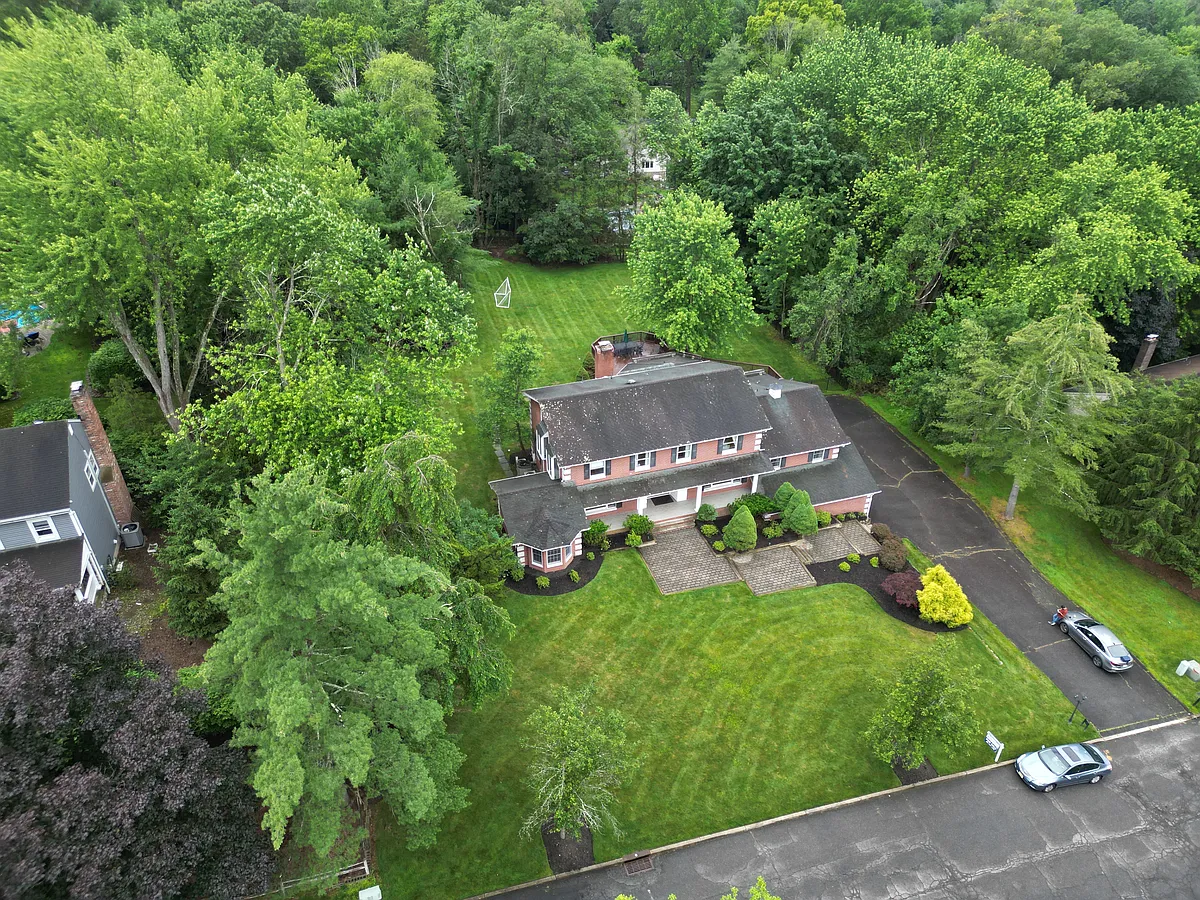 Building Photo - 14 Ranch Rd