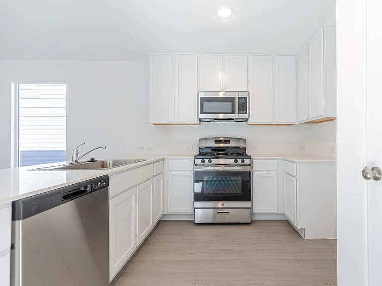 2922 Carnelian Trl — Photo 4