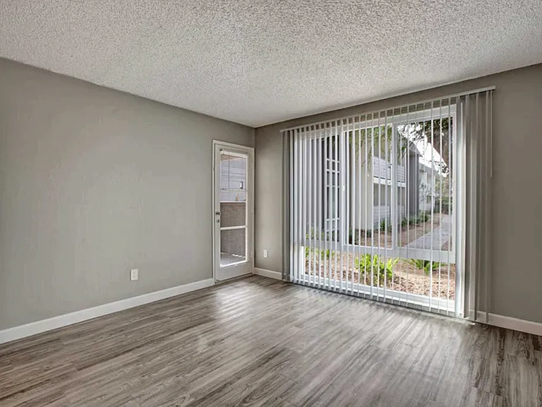 River Blu Apartments — Photo 21