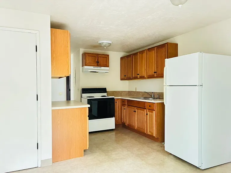 933-937 NW Sequoia Ave — Photo 9