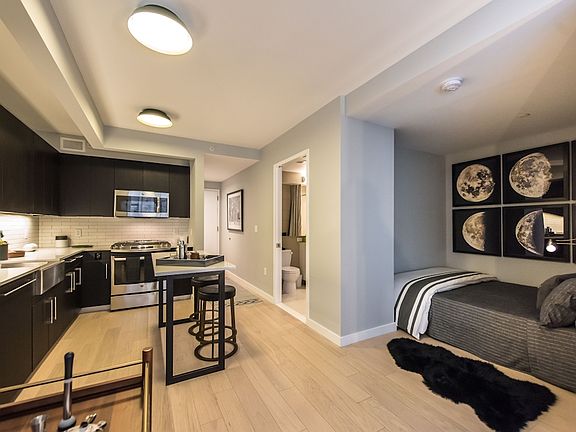 4th image of 535 W 43rd St S #8E