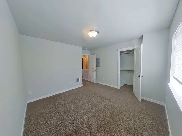 95 N Polk St — Photo 12