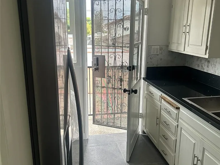 1724 S Crescent Heights Blvd — Photo 5