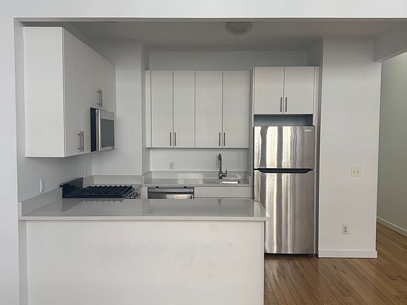 3rd image of 60 W 14th St APT 5D