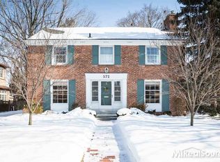 572 Lakeland St, Grosse Pointe, MI 48230