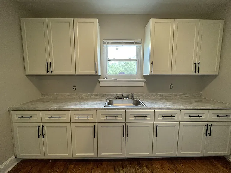 3873 S Amherst Hwy — Photo 3