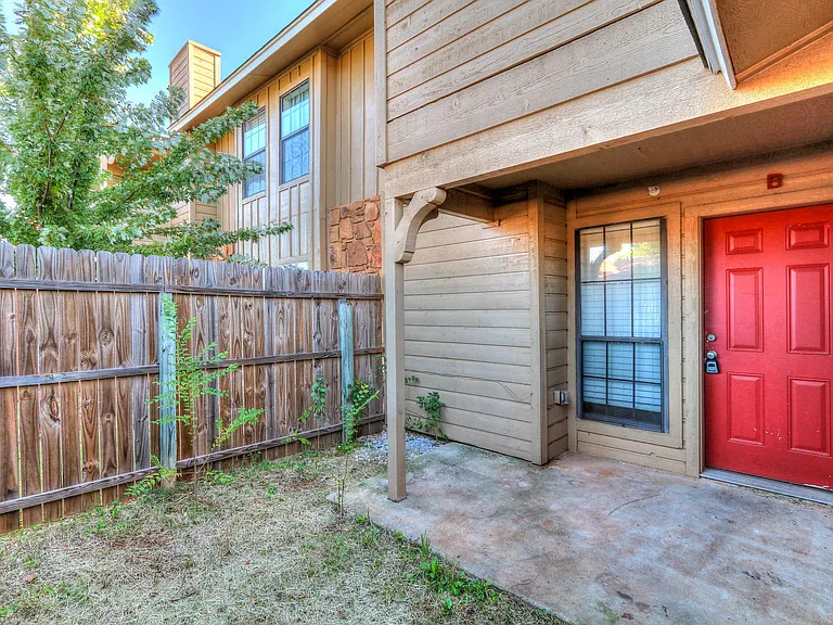 14415 N Pennsylvania Ave #B — Photo 2