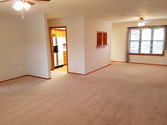 Livingroom dinning area