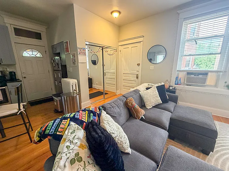721 W Roscoe St #2 — Photo 16