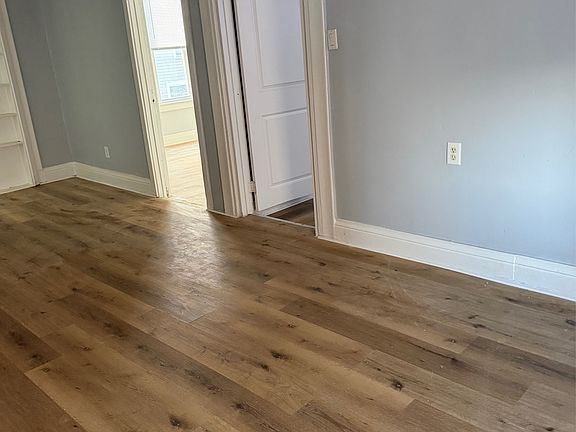 5th image of 118 N Walnut St #D