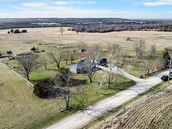 4th image of 38080 Osawatomie Rd