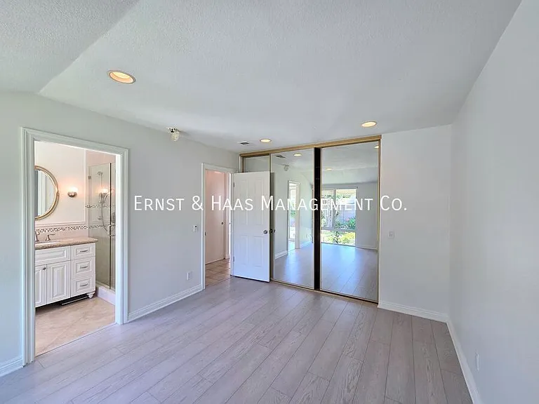 10835 Slater Ave — Photo 19
