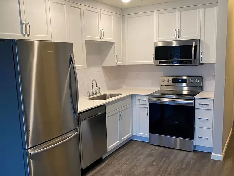 6580 N Greenwich Ave — Photo 6