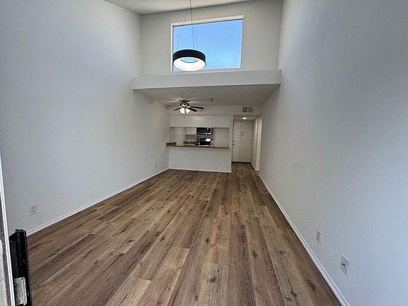 3rd image of 400-420 N Oakland Ave #90302