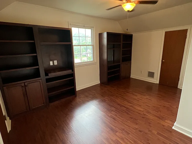 516 N Park St — Photo 27