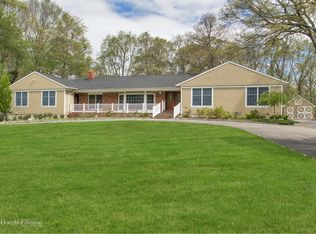 17 Valleywood Ct E, Saint James, NY 11780
