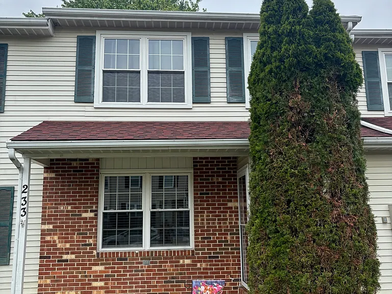 233 Lafayette Dr — Photo 2