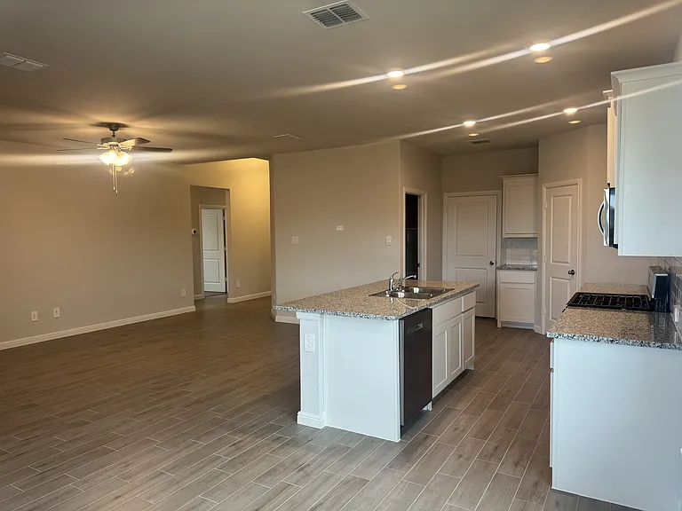 160 Daffodil Ln — Photo 6