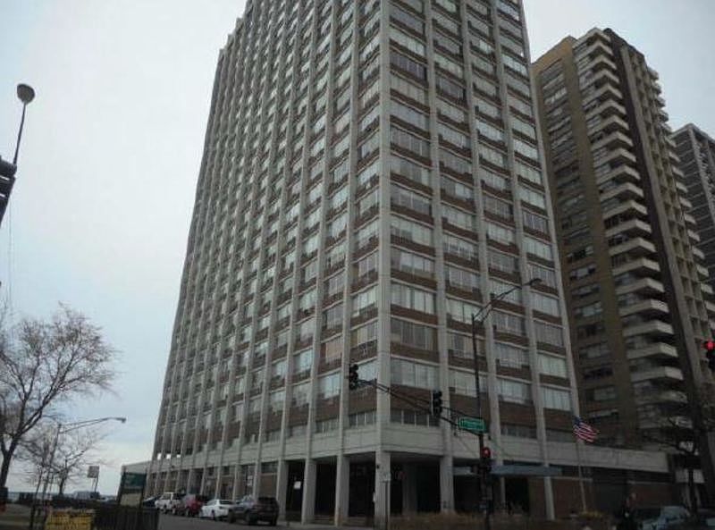 2nd image of 6171 N Sheridan Rd APT 1401