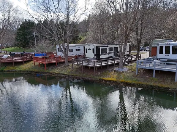 688 Vista Cir, Blairsville, GA 30512