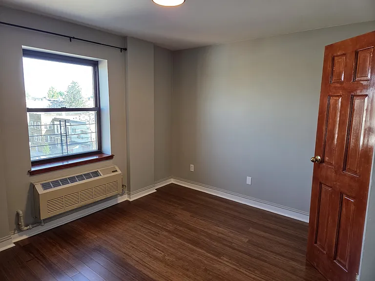 2401 Berg Ave — Photo 7