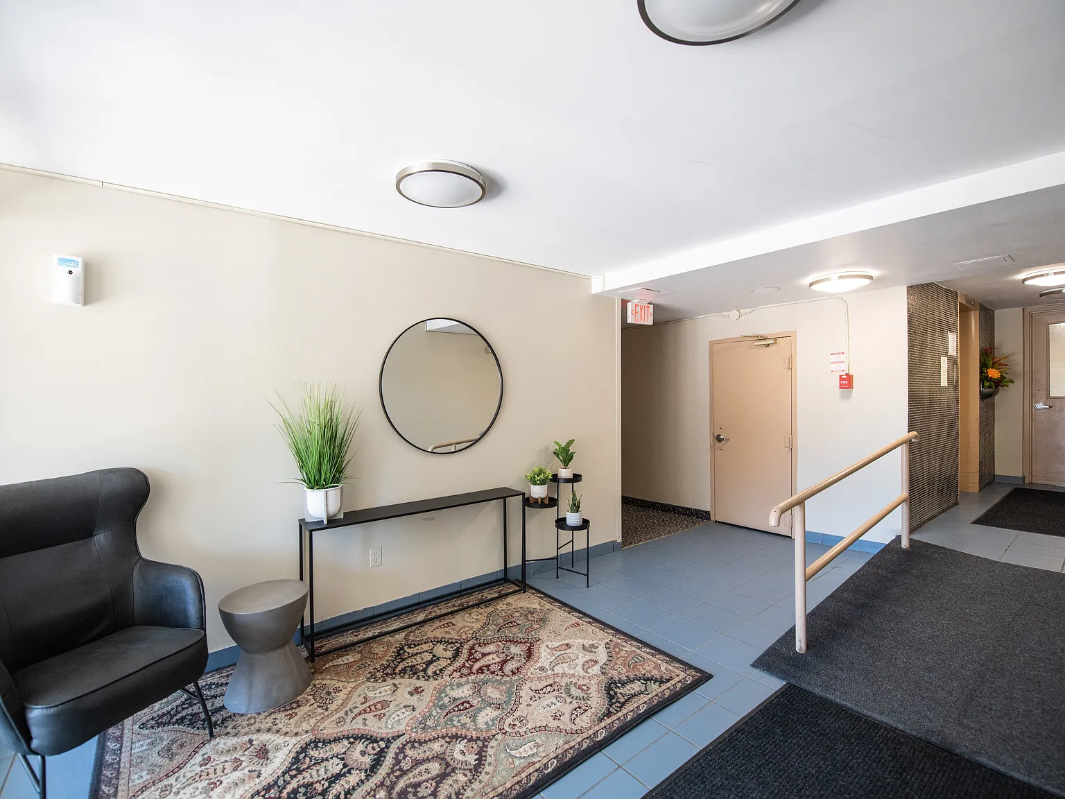 Cedar Towers Apartments - Choose your rent level - Call for Details - All utilities — Photo 3