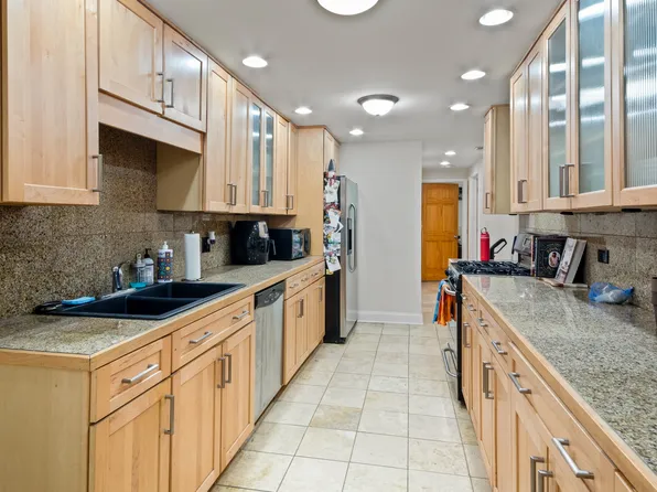 726-728 W Briar Pl, Chicago, IL