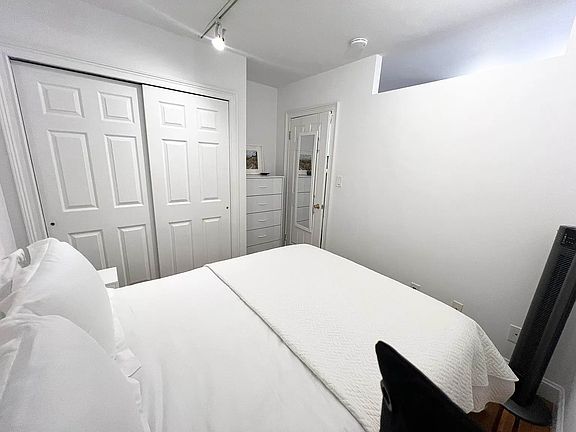 4th image of 56 W 65th St APT 1B