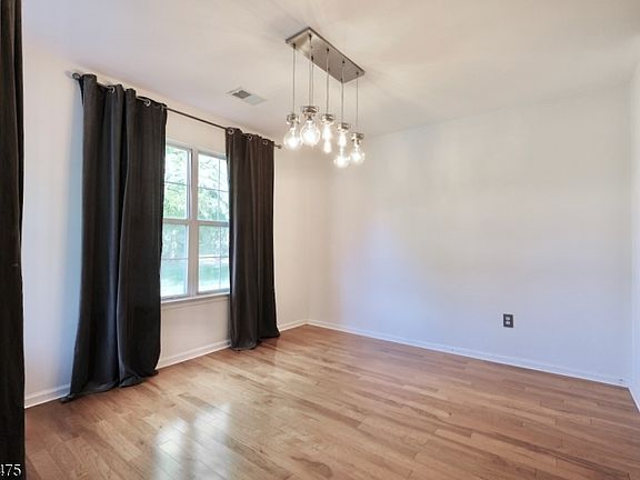 5th image of 12B Andover Cir