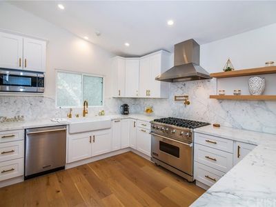 22622 Cass Ave, Woodland Hills, CA, 91364