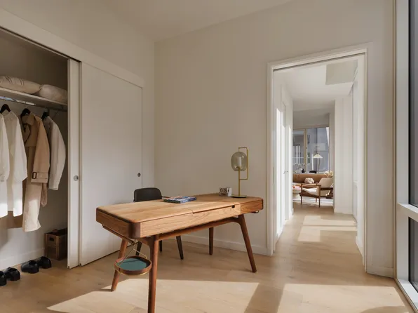 135 East 47th Street image 7 of 17