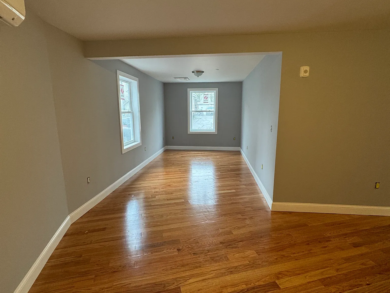 3 bed, 1150 sqft, $2,650 — Photo 2