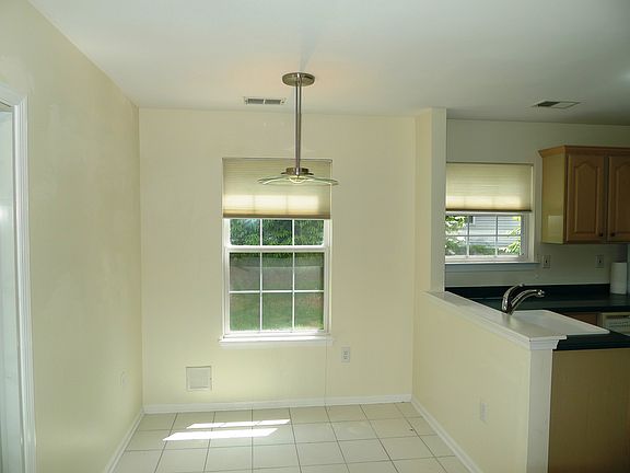 BREAKFAST AREA OFF THE KITCHEN