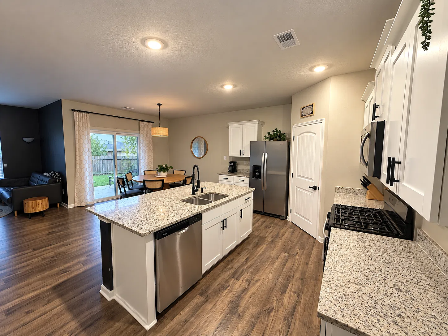 4 bed, 1765 sqft, $2,300 — Photo 3