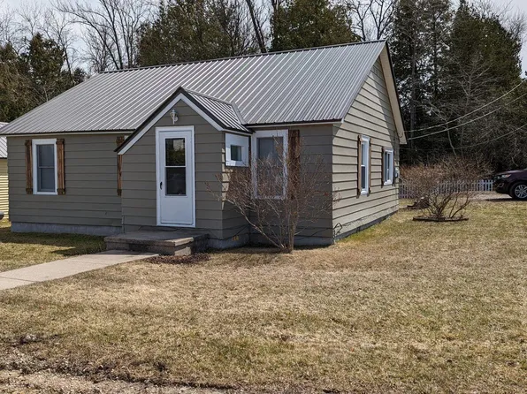 170 Keightley St, Saint Ignace, MI 49781