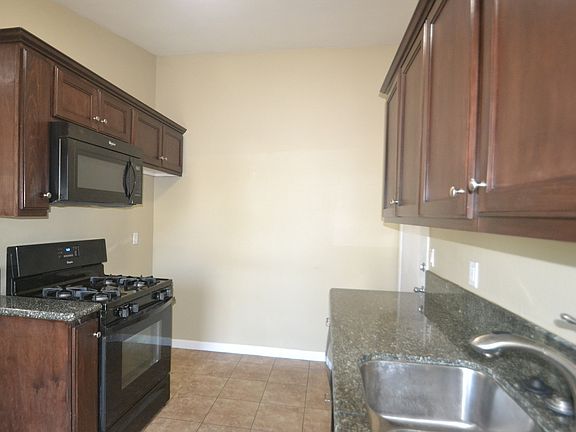 4th image of 1474 Windsor Dr