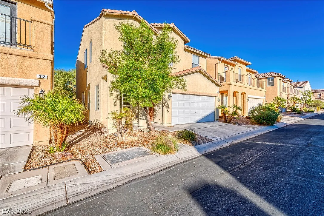 4 bed, 2.5 bath, 1725 sqft, $2,100 — Photo 3