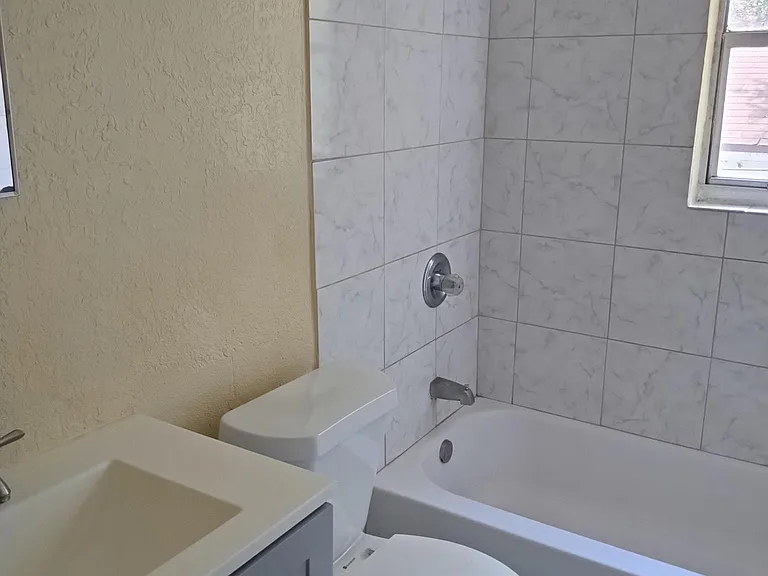 1231 McConihe St #4 — Photo 4