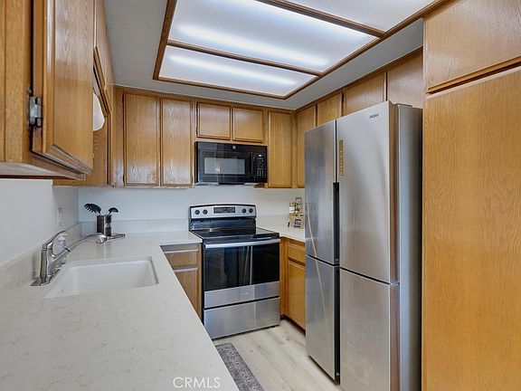 4th image of 640 N Brea Blvd APT 68