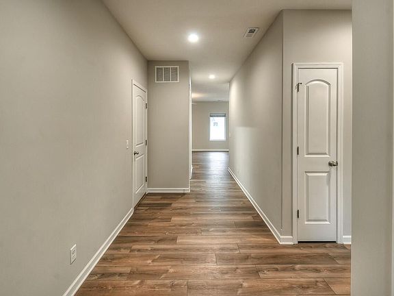 5th image of 218 Peregrine Pl