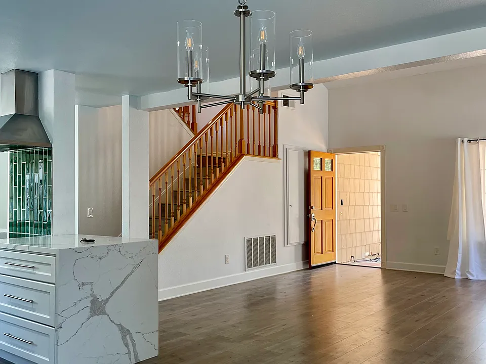 10056 Riverhead Dr