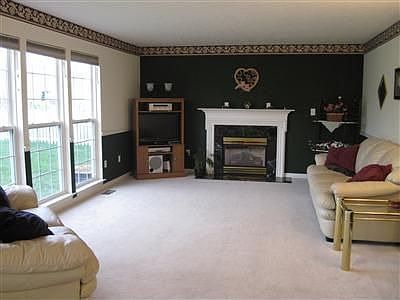 5th image of 2358 Queensway Dr